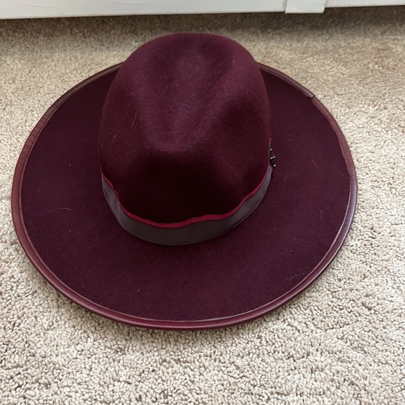 Henri Bendel New hat - Picture 2 of 3